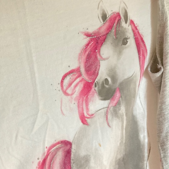 ✨2/$40✨ 2-Item Bundle of Girls' Tops - Picture 2 of 6